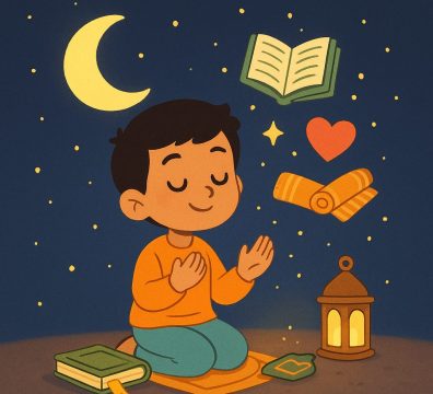 صورة كرتونية لصبي صغير يجلس على سجادة صلاة تحت السماء الليلية، تحيط به رموز إيمانية مثل القرآن، قلب، وهلال.